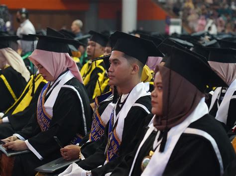 Wisuda Periode Ke 122 Universitas Negeri Malang UM 00013 Universitas