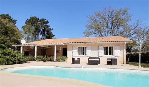 Maison Traditionnelle De Plain Pied Avec Jardin Et Piscine Vendre