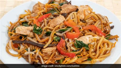 Lockdown Recipe: How To Make Restaurant-Style Chicken Chow Mein - NDTV Food