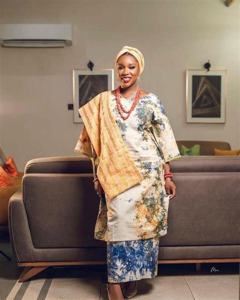 Yoruba Woman in Adire Asoebi clothing and Asooke Ipele | African ...