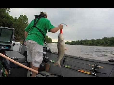 Drifting Bumping Kaw River Blue Catfish Kansas Usa Youtube