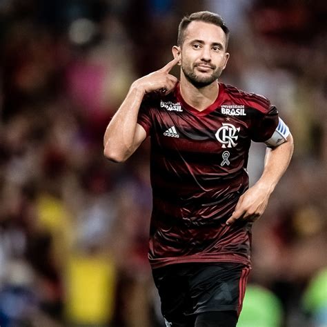 Everton Ribeiro Volta Ao Modo Melhor Do Brasil E Vive Protagonismo No