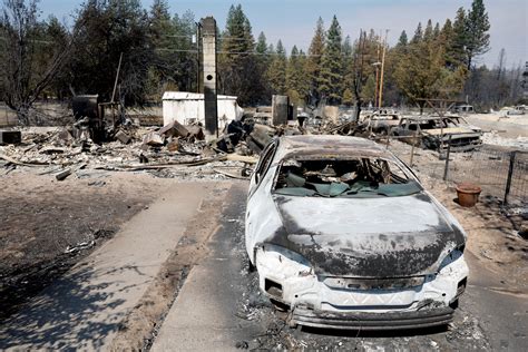 Mill Fire In California 2 Dead And 132 Homes Torched After Fast