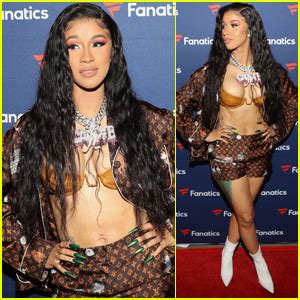 Cardi B Shows Off Her Abs At Fanatics Super Bowl Weekend Party 2019