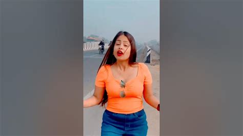 चुम्मा चुम्मा एक चुम्मा तू मुझको उधार दे देsong Trending Hindisongs Singer Youtubeshorts