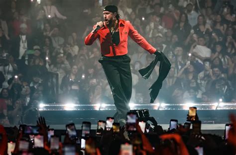 Bad Bunny Sorprende A Nueva York Con Conciertos En El Metro