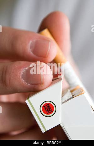 Schachtel Lucky Strike Zigaretten Stockfotografie Alamy