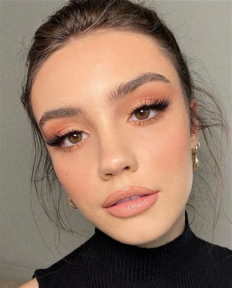 Comment réaliser un maquillage nude Malaïka Conseil