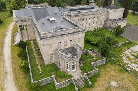 Lynnewood Hall: the abandoned mansion with a tragic Titanic connection | loveproperty.com