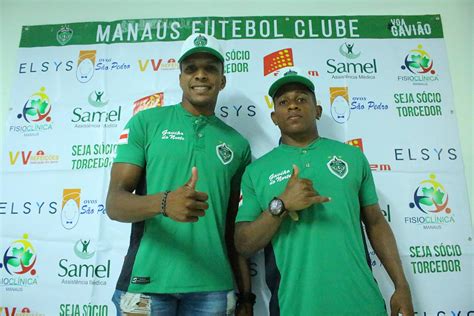 Manaus apresenta lateral Pelezinho e atacante Vitinho como reforços