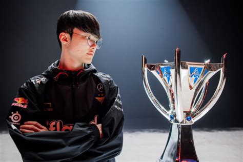 Worlds 2023 Comunidade reage ao quarto título de Faker Fodástico