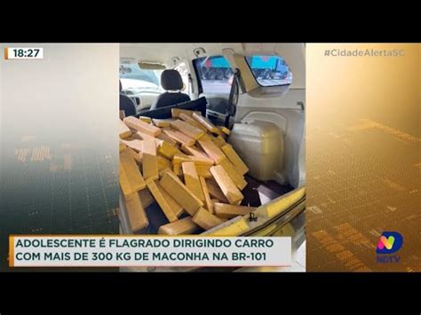 Adolescente é flagrado dirigindo carro mais de 300 kg de maconha na