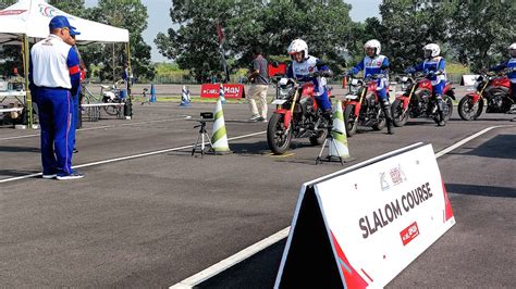 Foto Ratusan Instruktur Ahm Ikuti Kompetisi Safety Riding Tingkat