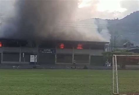 Incendio Consume Por Completo Supermercado En Orosi Teletica