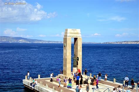 Straordinaria Domenica Estiva In Riva Allo Stretto Di Messina Foto