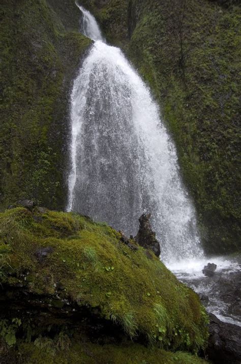 Waterfall Along Historic Columbia River Highway Stock Image - Image of highway, river: 144159977