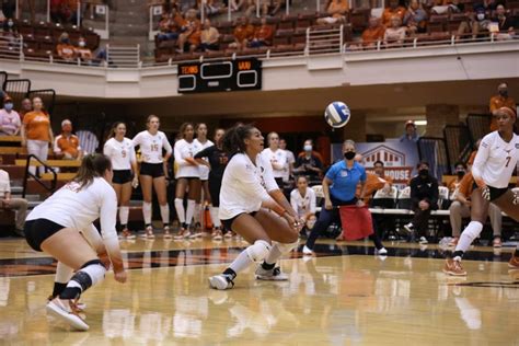 No Volleyball Completes Reverse Sweep Of Kansas On Road To Remain