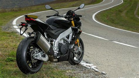 Aprilia Tuono V4 Factory Ultra Dark Schwarz Gold MOTORRADonline De