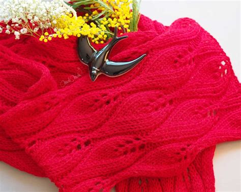 L écharpe feuille au tricot en rouge coquelicot La Boutique de MeliMelo