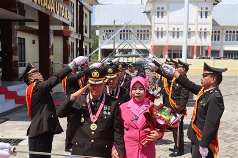 Gelar Wisuda Dan Tradisi Pedang Pora Kapolres Toraja Utara Pimpin