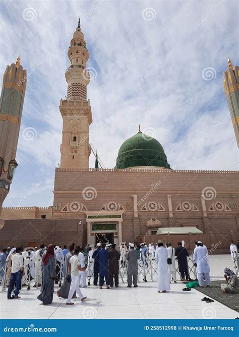 Beautiful Exterior View of Masjid Al Nabawi Madinah. Editorial Stock Photo - Image of masjid ...