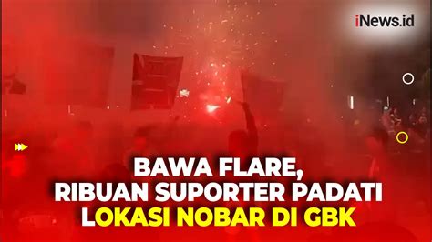 Flare Dan Yel Yel Sambut Ribuan Suporter Timnas Yang Mulai Padati