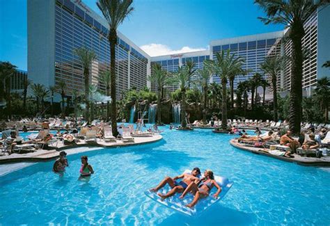 Go Pool at Flaming Las Vegas | Bachelor Vegas