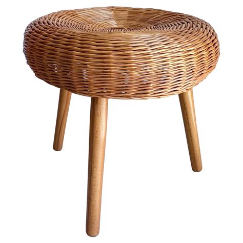 Ensemble De Tabourets En Rotin Et Bois Avec Porte Manteaux Muraux ULUV