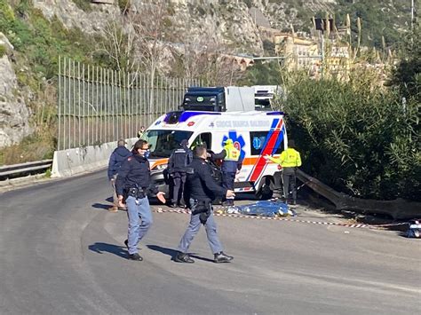 Salerno Corpo Senza Vita Rinvenuto In Viadotto Gatto Un Altra Persona