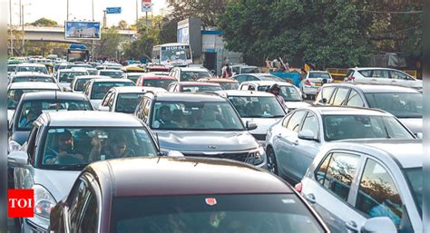 Traffic continues to crawl at Delhi's CGO complex as pipeline burst ...