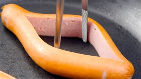 Halte die Wurst 30 Sekunden so auseinander! Du willst nie wieder was ...