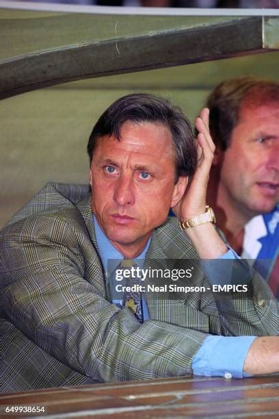 99 Johan Cruyff Barcelona Manager Stock Photos, High-Res Pictures, and ...