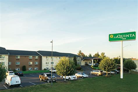 La Quinta Inn & Suites by Wyndham Woodburn | Woodburn, OR Hotels