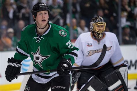 Dallas Stars Re Sign Cody Eakin