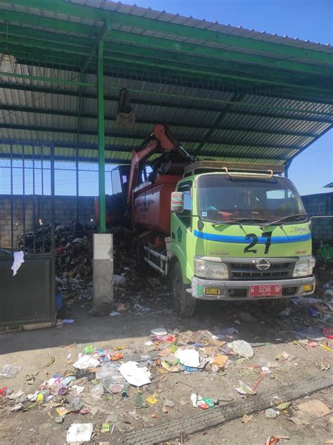 Dlhk Clean Up Tps R Kedung Cangkring Kades Komitmen Jadi Role Model