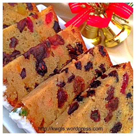 Simple Mix and Bake Fruit Cake With Royal Icing (简易杂果蛋糕） - Guai Shu Shu