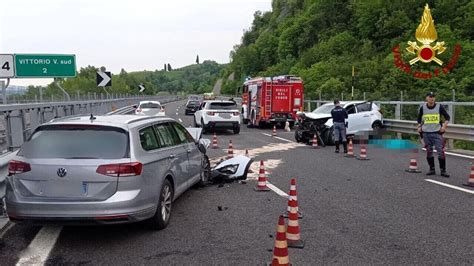 Auto Contromano Sulla A27 Si Schianta Contro Due Vetture Un Morto Tre