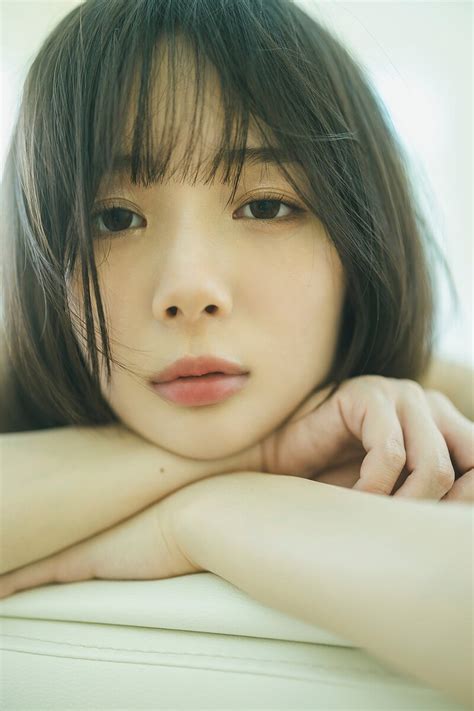 “役満ボディ”岡田紗佳、5年ぶり写真集が発売決定 海やプールでの撮影にも挑戦 ライブドアニュース