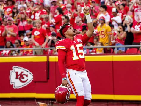 Kansas City Chiefs Quarterback Patrick Mahomes Honors The Late Len Dawson Sports Illustrated