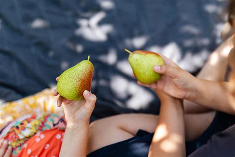 How to Ripen Pears Quickly (2 Best Methods to Get These Fruits Ready)