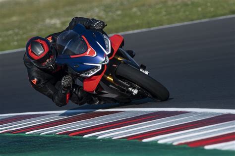 Aprilia RSV4 2021 Eccola In Azione Con Max Biaggi A Misano News