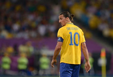 L Uomo Del Giorno Zlatan Ibrahimovic Festeggia Anni Con Un Film