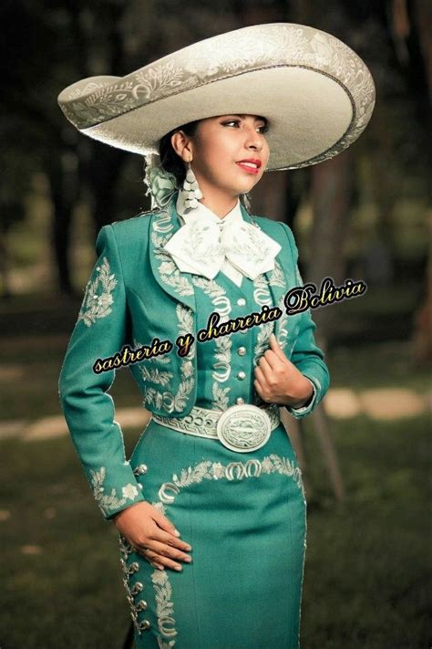 Traje De Charro De Mujer Color Verde Esmeralda Bordado Metálico Mexican Outfit Mariachi