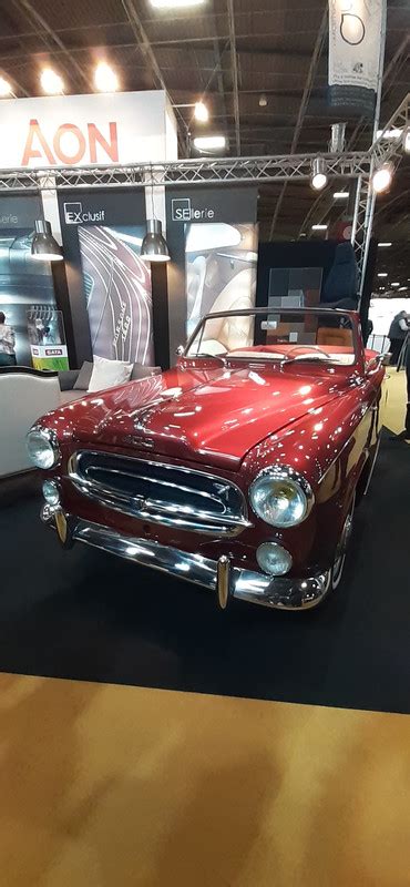 Le Club 403 cabriolet est à Rétromobile 2023 le club peugeot 403