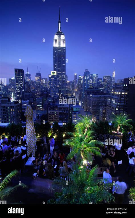 230 fifth rooftop bar new york hi-res stock photography and images - Alamy