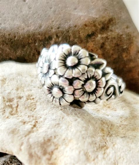 Rare Gorgeous James Avery Flower Dome Ring Size Gem