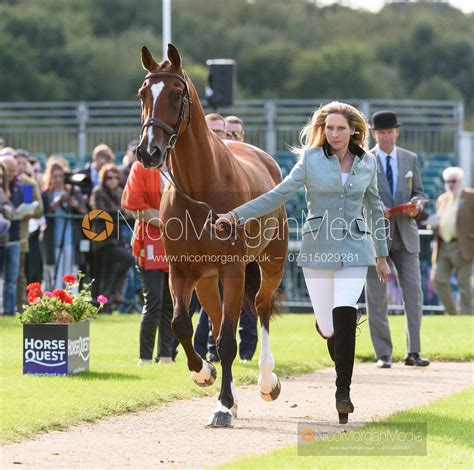 Image Elisabeth Halliday Sharp And DENIRO Z At The Trot Up Land Rover