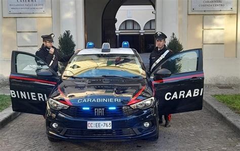 Cosenza Droga In Casa Arrestato In Flagranza Di Reato Un Enne