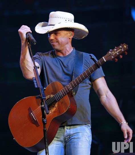 Photo Kenny Chesney In Concert At Reliant Stadium In Houston