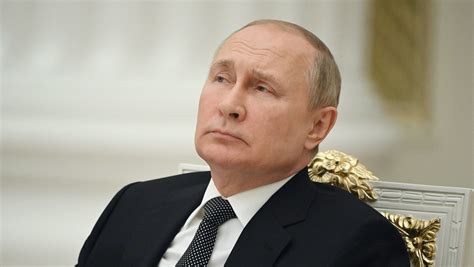 Putin Firma Un Decreto Para Conceder A Todos Los Ucranianos La